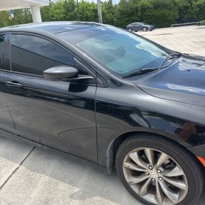 2015 Chrysler 200 S — миниатюра 13