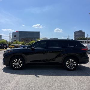 صورة 3 لـ 2022 Toyota HIGHLANDER XLE