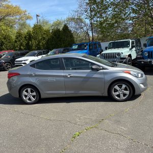 HYUNDAI ELANTRA - 10