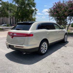 صورة 8 لـ 2014 Lincoln MKT BASE