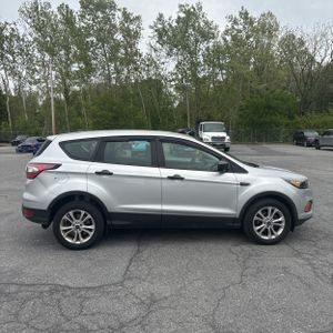FORD ESCAPE S - 10