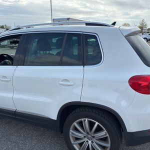 VOLKSWAGEN TIGUAN S - 6