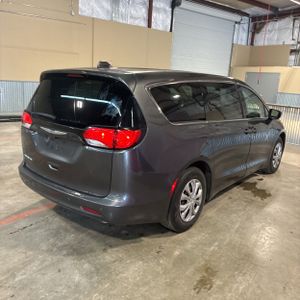 CHRYSLER VOYAGER L - 8