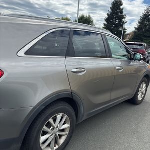 KIA SORENTO LX V6 - 9