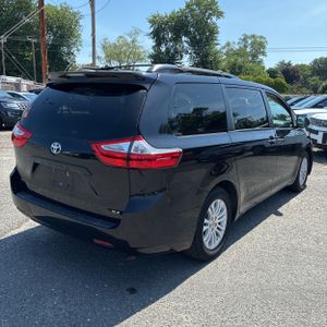 2015 Toyota SIENNA XLE 8-PASSENGER 照片 8