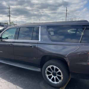 CHEVROLET SUBURBAN LT - 6