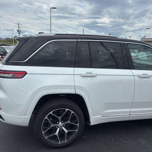 JEEP GRAND CHEROKEE SUMMIT RESERVE - 9