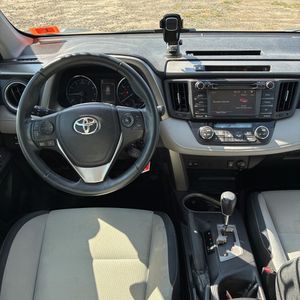 صورة 33 لـ 2016 Toyota RAV4 XLE