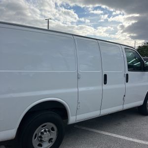 CHEVROLET EXPRESS 2500 - 9