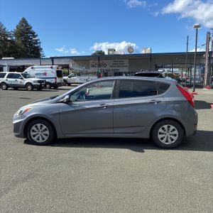 HYUNDAI ACCENT SE - 3