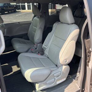 2020 Toyota SIENNA XLE 8-PASSENGER thumbnail 34