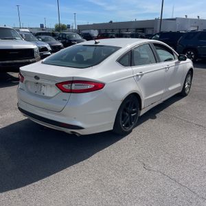 FORD FUSION SE - 8