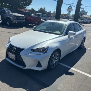 صورة 1 لـ 2019 Lexus IS 300 BASE
