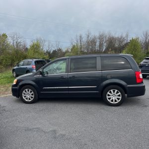 CHRYSLER TOWN AND COUNTRY TOURING - 3