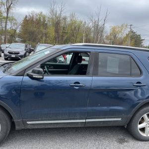 FORD EXPLORER XLT - 4