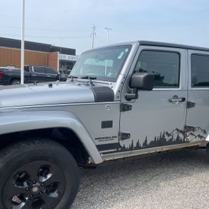 2013 JEEP WRANGLER UNLIMITED SAHARA 照片 2