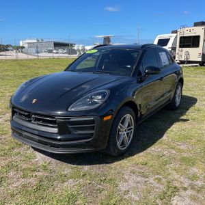PORSCHE MACAN - 1