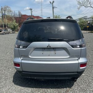 MITSUBISHI OUTLANDER ES - 7