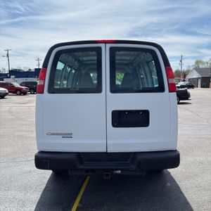 CHEVROLET EXPRESS 2500 - 7