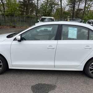 VOLKSWAGEN JETTA 1.4T SE - 4