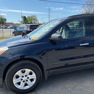 CHEVROLET TRAVERSE LS - 2