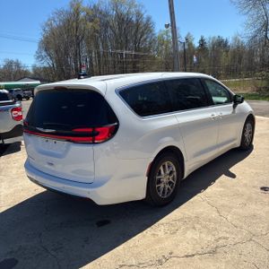 CHRYSLER PACIFICA TOURING L - 8