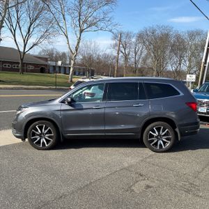 HONDA PILOT TOURING W/REAR CAPTAIN'S CHAIRS - 3