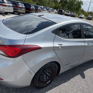 HYUNDAI ELANTRA SE - 9