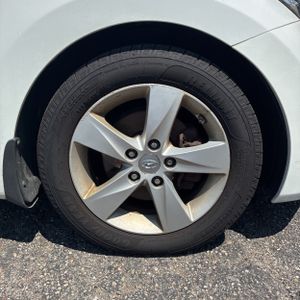 2013 Hyundai ELANTRA GLS — миниатюра 20