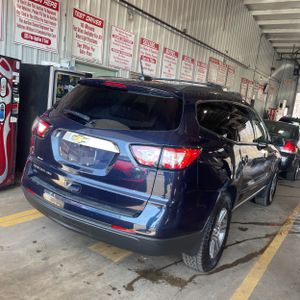 CHEVROLET TRAVERSE LS - 8