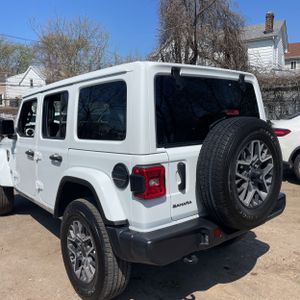 JEEP WRANGLER 4-DOOR SAHARA 4X4 - 5