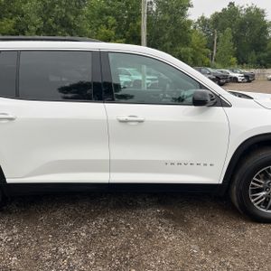 2025 Chevrolet TRAVERSE LT — миниатюра 11