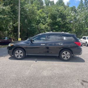 2017 Nissan PATHFINDER SV — фото 3