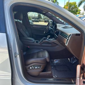2021 Porsche CAYENNE GTS COUPE 缩略图 33