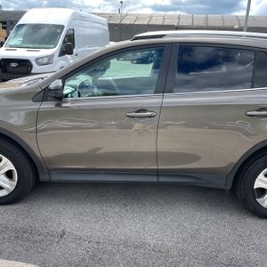 صورة 4 لـ 2015 Toyota RAV4 LE
