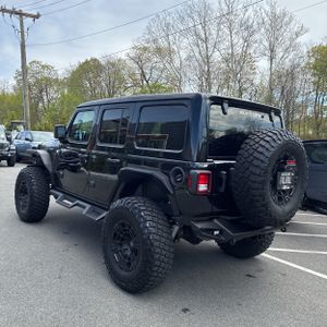 JEEP WRANGLER 4-DOOR WILLYS 4X4 - 5