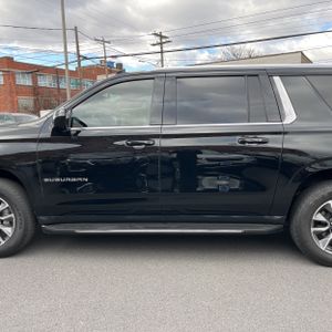 CHEVROLET SUBURBAN LT - 4