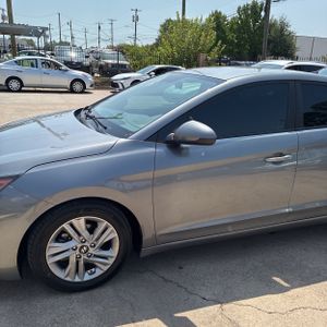 2019 Hyundai ELANTRA SEL — фото 2