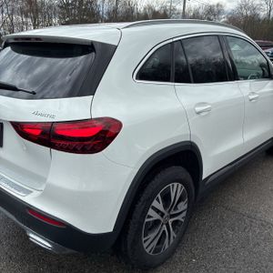 MERCEDES-BENZ GLA - 9