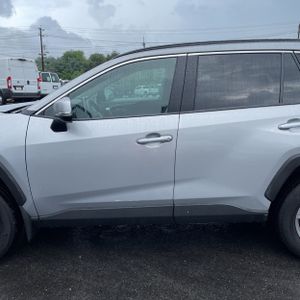 2025 Toyota RAV4 XLE photo 4