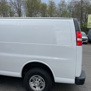 CHEVROLET EXPRESS 2500 - 6