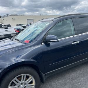 CHEVROLET TRAVERSE LT - 2