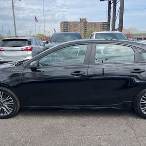 KIA FORTE GT-LINE - 4