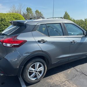 NISSAN KICKS S - 9