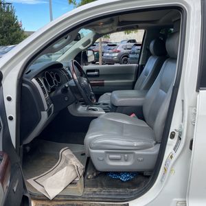 2012 Toyota SEQUOIA PLATINUM — миниатюра 32