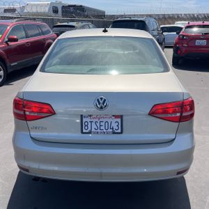 VOLKSWAGEN JETTA 2.0L S - 7