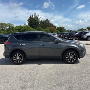 2018 Toyota RAV4 LIMITED — фото 10