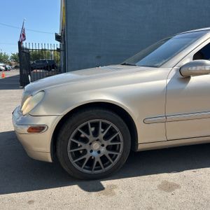 2002 Mercedes-BENZ C-CLASS photo 2