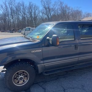 FORD EXCURSION XLT - 2