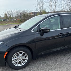 CHRYSLER PACIFICA TOURING L - 2